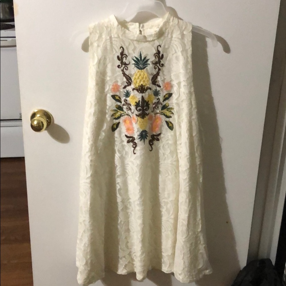 White floral print lace dress